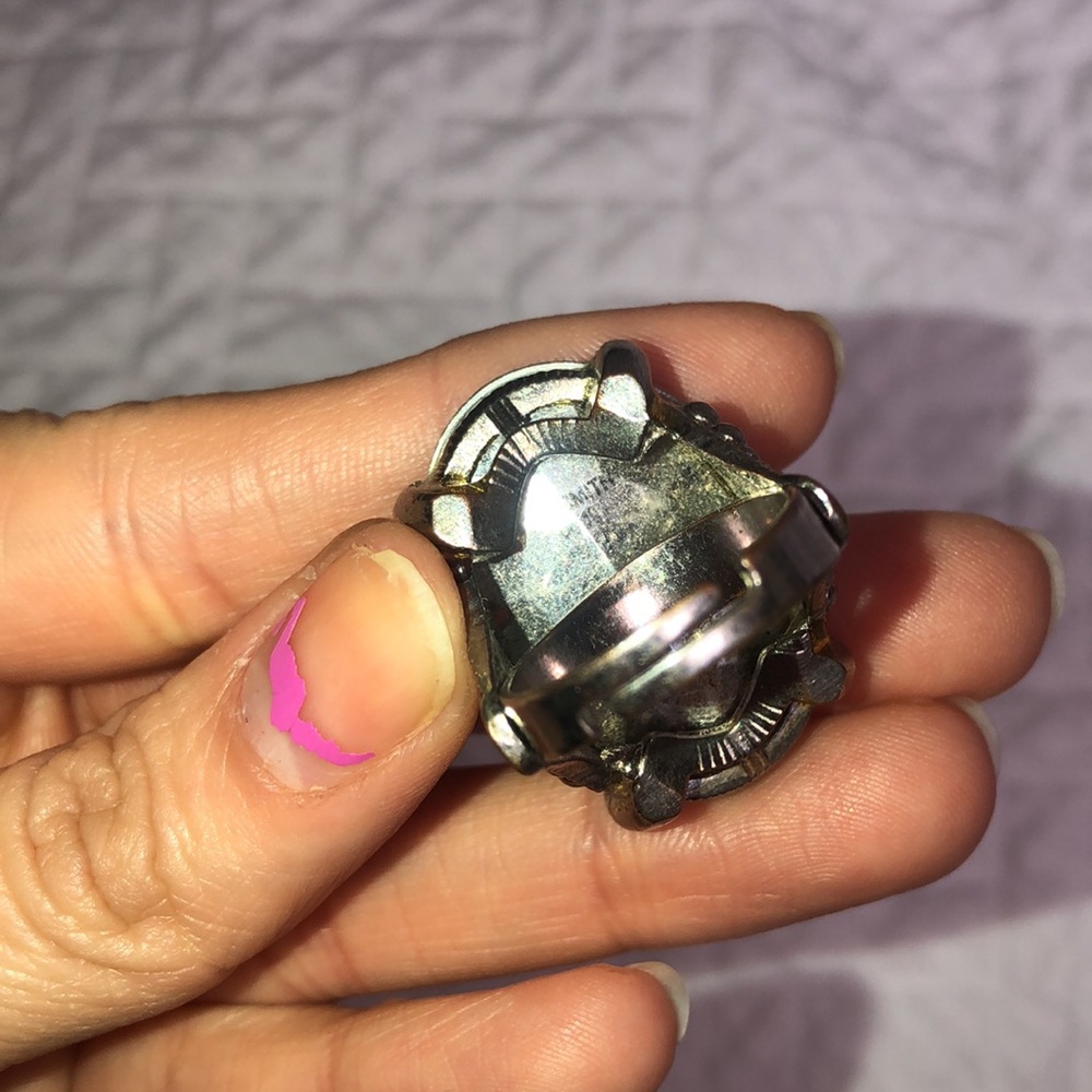 Big statement ring 💛🖤 - Picture 5 of 7